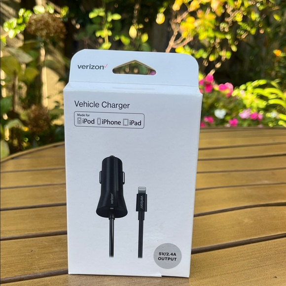 Verizon Black Vehicle Charger for iPhone, iPad, iPod - Picture 1 of 4